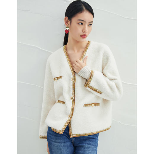 EITIE爱特爱冬季新款羊羔毛通勤简约温柔气质V领撞色直筒显瘦短外套D2103833 商品图2