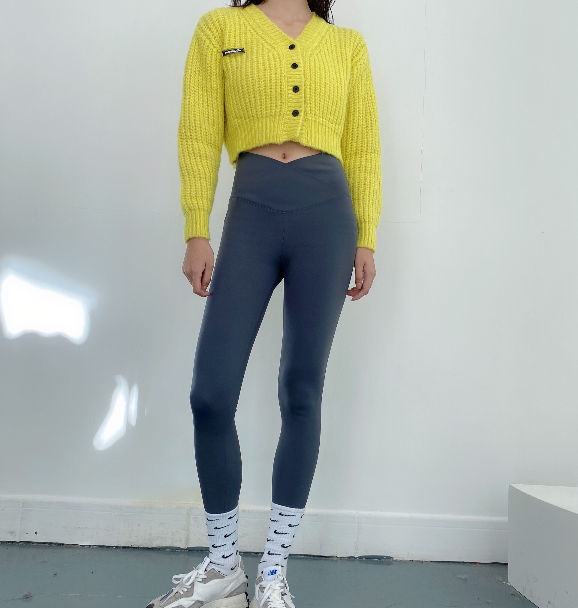 【冬天最火】超级无敌好穿的 v字交叉腰芭比腰鲨鱼裤