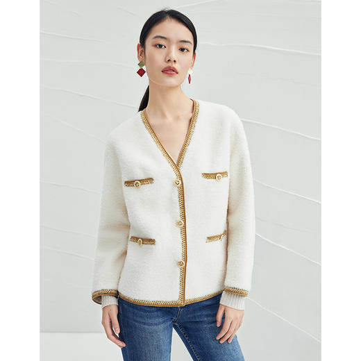 EITIE爱特爱冬季新款羊羔毛通勤简约温柔气质V领撞色直筒显瘦短外套D2103833 商品图4