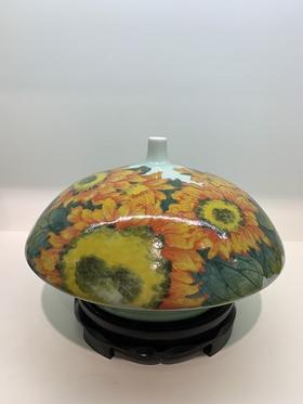 卉子:高温釉下彩向日葵飞碟瓶