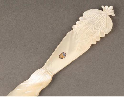 独角鹿西洋古董法国卢浮宫回廊商店珐琅饰母贝雕花裁纸刀开信刀 商品图3