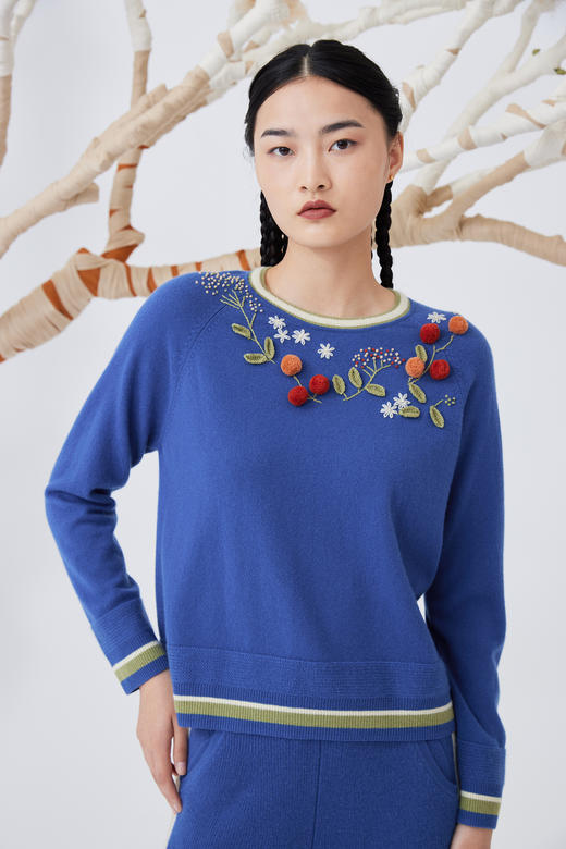 圆领手工绣花羊绒针织女套衫 SJF93W109N 商品图2