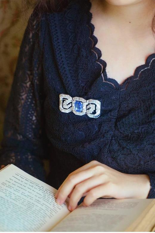 独角鹿西洋古董珠宝法国铂金镶钻石斯里兰卡无烧蓝宝石蝴蝶结胸针 商品图1