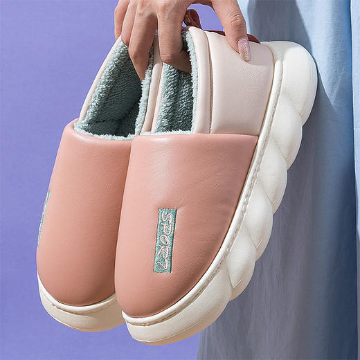 【防水保暖 秋冬必备】厚底踩屎感带后跟棉鞋皮面防水软底防滑家用保暖包跟棉拖鞋男女 商品图7