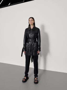 肩部浮水双兜皮风衣