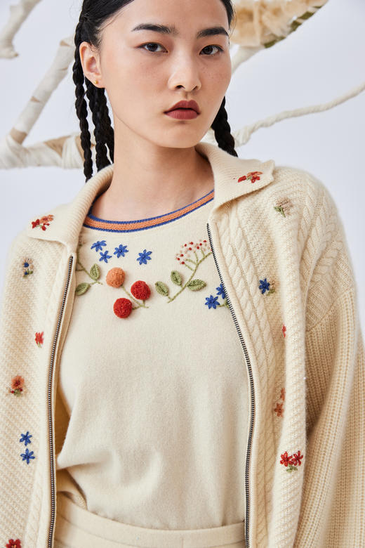 圆领手工绣花羊绒针织女套衫 SJF93W109N 商品图1