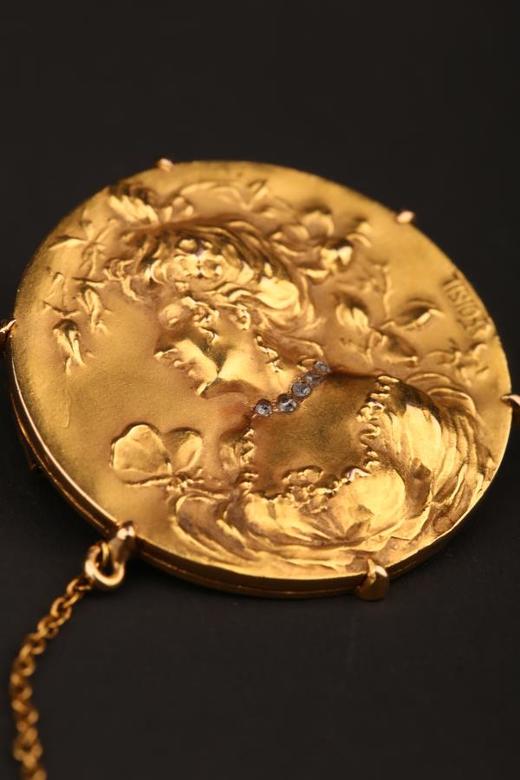 独角鹿西洋古董法国新艺术风格18K金镶嵌钻石雕塑女士头像胸针 商品图2