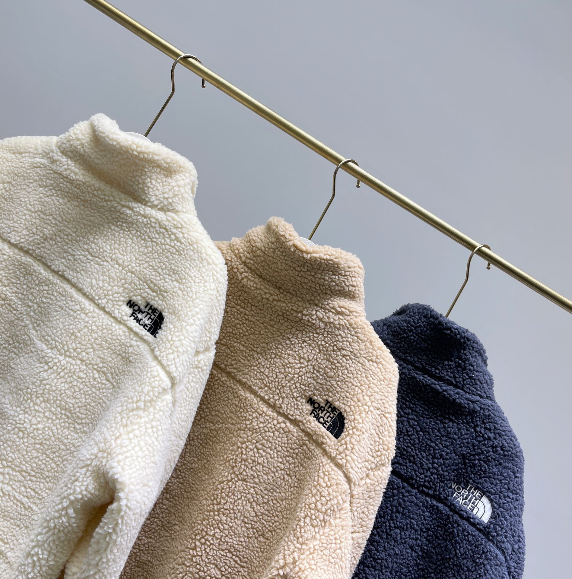 点此购买 北面秋冬三色羊羔绒立领外套 ll201180