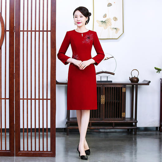 上海旗袍厂TZRY-4秋季新款红色短中式圆领长款长袖金丝绒短袖成人复古旗袍 商品图0