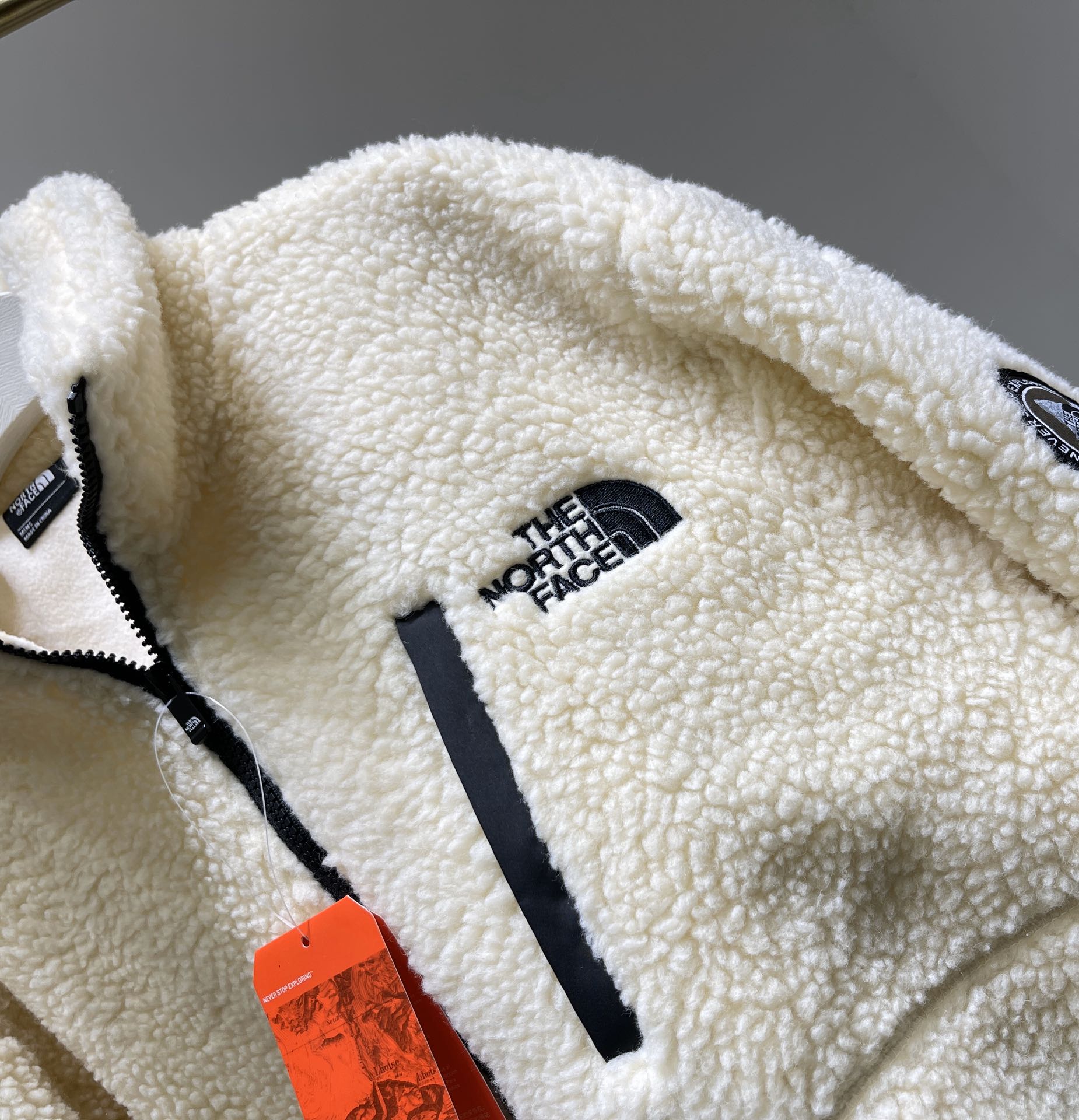 点此购买 北面秋冬三色羊羔绒立领外套 ll201180