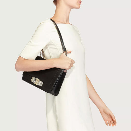 Salvatore Ferragamo 菲拉格慕 女士黑色蝴蝶结装饰单肩斜挎包 21-G966-690820 商品图4