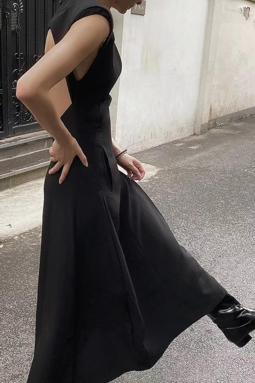 Viktoria Chan | AW2106 Yves wide shoulder dress [无袖露背连衣裙 黑] 商品图0