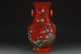 清乾隆-珊瑚红釉粉彩喜上眉梢纹贯耳瓶