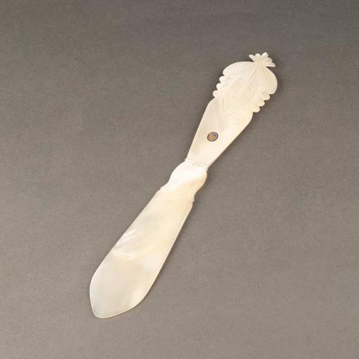 独角鹿西洋古董法国卢浮宫回廊商店珐琅饰母贝雕花裁纸刀开信刀 商品图0