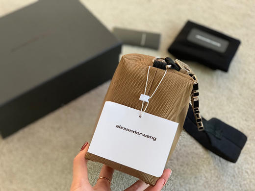 2021秋冬大王帆布字母腋下包-卡其 商品图4