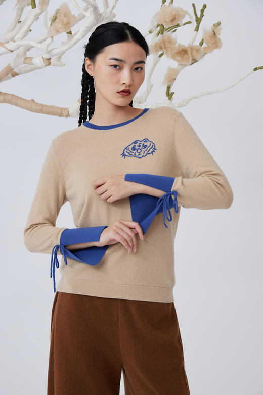 手工绣花圆领撞色羊绒女套衫 SJF93W141B 商品图1