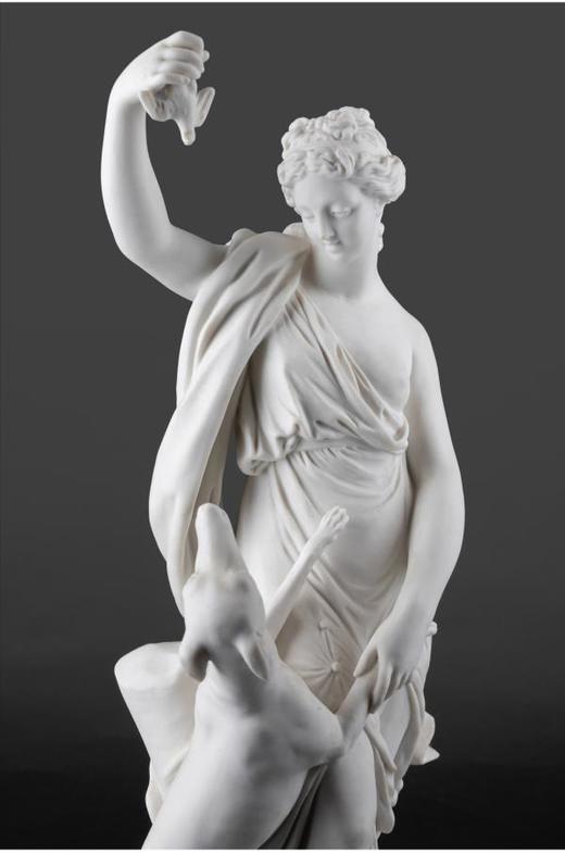 独角鹿西洋古董法国塞弗尔帝王蓝釉底座素胎瓷雕塑《女神与猎犬》 商品图2