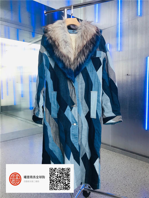 比利时女款超大毛领长款棉服 商品图0