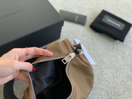 2021秋冬大王帆布字母腋下包-卡其 商品图8