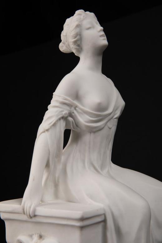 独角鹿西洋古董雕塑法国瓷都签名喷泉上的年轻女子素胎瓷雕像摆件 商品图4