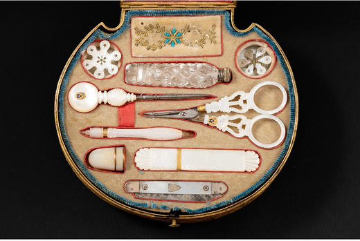 独角鹿西洋古董法国卢浮宫回廊商店天鹅雕饰铜鎏金嵌母贝缝纫套件 商品图2