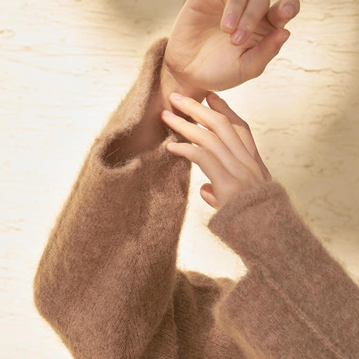 【年终福利/不退换】夕又米黑标 秘鲁婴驼毛南非幼马海毛强缩绒毛衣女冬 商品图4