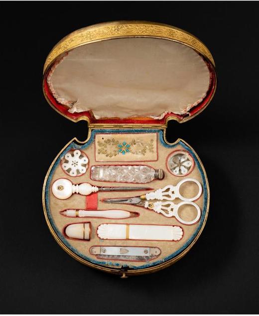 独角鹿西洋古董法国卢浮宫回廊商店天鹅雕饰铜鎏金嵌母贝缝纫套件 商品图4