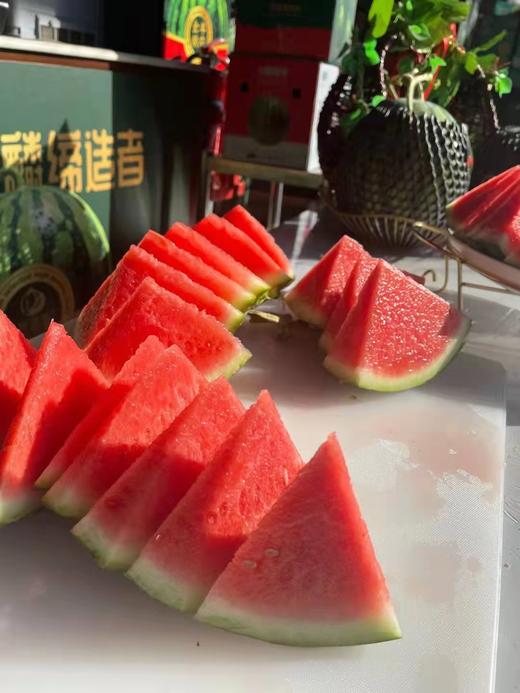 翡翠蒂 麒麟西瓜 超甜 脆甜多汁爽口 约5.5-6斤