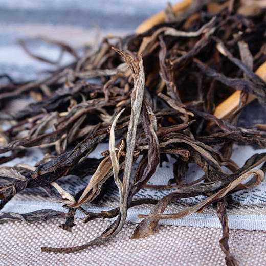 云南 普洱茶 曼糯古树生茶 商品图2