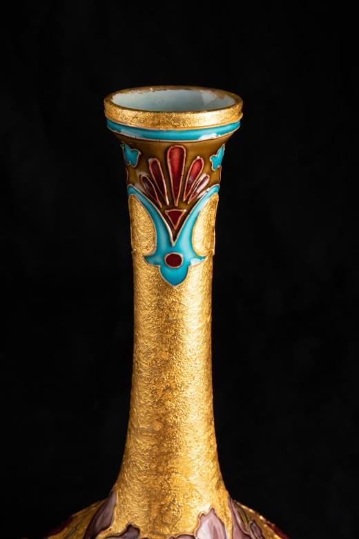 独角鹿西洋古董法国塞弗尔及艺术家签名金地手绘花卉图案珐琅瓷瓶 商品图3