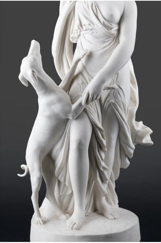 独角鹿西洋古董法国塞弗尔帝王蓝釉底座素胎瓷雕塑《女神与猎犬》 商品图3