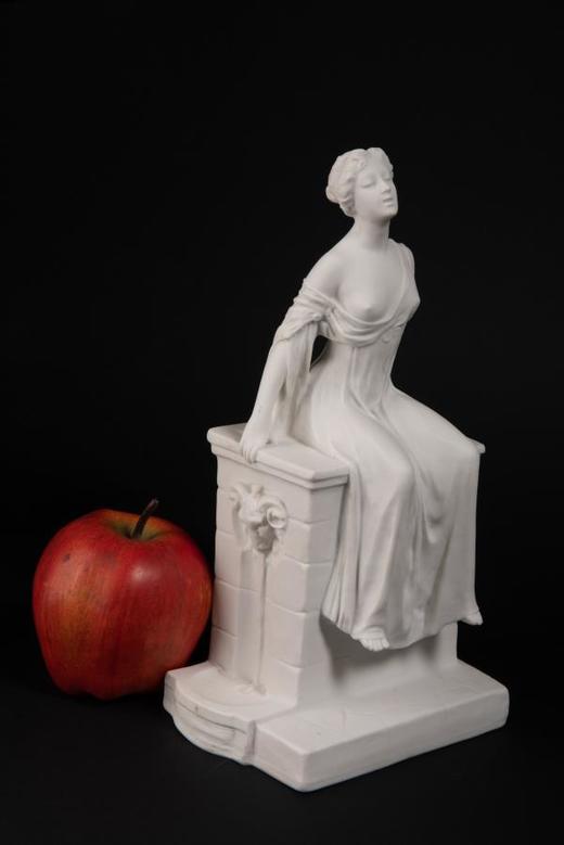 独角鹿西洋古董雕塑法国瓷都签名喷泉上的年轻女子素胎瓷雕像摆件 商品图1