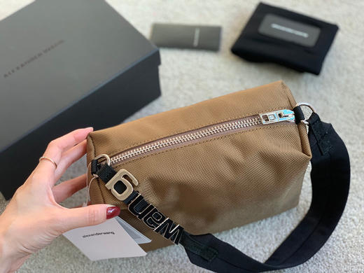 2021秋冬大王帆布字母腋下包-卡其 商品图3