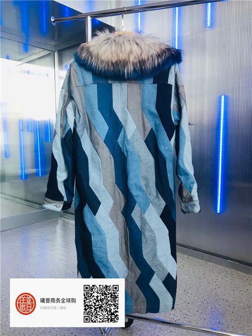 比利时女款超大毛领长款棉服 商品图1