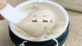 质地像冰淇淋一样柔滑的面膜泥