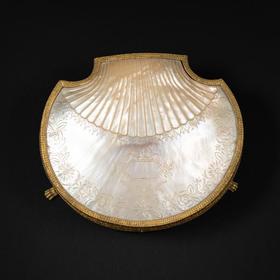 独角鹿西洋古董法国古典花叶主题母贝铜鎏金雕饰贝壳造型首饰盒