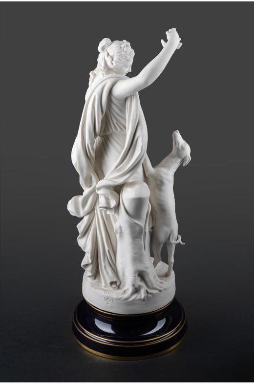 独角鹿西洋古董法国塞弗尔帝王蓝釉底座素胎瓷雕塑《女神与猎犬》 商品图1