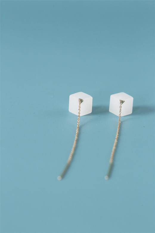 Qinny |璀璨之星｜18K金和田玉极简现代几何正方体耳线耳钉 商品图8