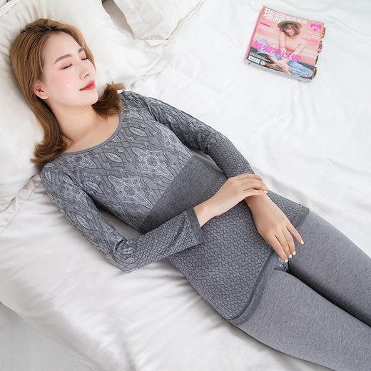 【双十一购物狂欢节 买即送同款内衣~拍一发二任选！！！】2021时尚新款秋冬季保暖内衣套装薄款女士无缝美体棉毛衫纯色圆领塑身 商品图0