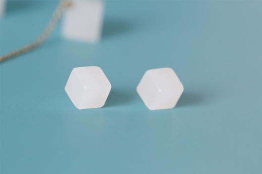 Qinny |璀璨之星｜18K金和田玉极简现代几何正方体耳线耳钉 商品图9