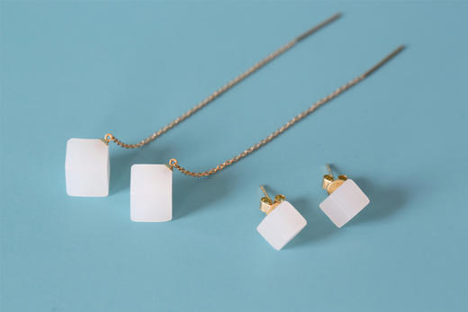 Qinny |璀璨之星｜18K金和田玉极简现代几何正方体耳线耳钉 商品图10