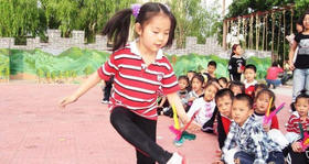 中国传统儿童游戏 踢毽子 —— 合一文化节特别呈现