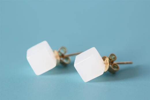 Qinny |璀璨之星｜18K金和田玉极简现代几何正方体耳线耳钉 商品图12