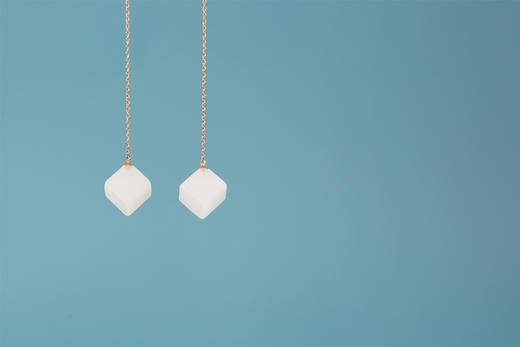 Qinny |璀璨之星｜18K金和田玉极简现代几何正方体耳线耳钉 商品图6