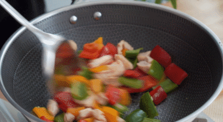  亲测了20口不粘锅，这口锅真值得买！煎蒸炒煮样样行，用10年都不怕坏 