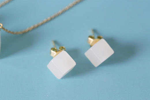 Qinny |璀璨之星｜18K金和田玉极简现代几何正方体耳线耳钉 商品图11