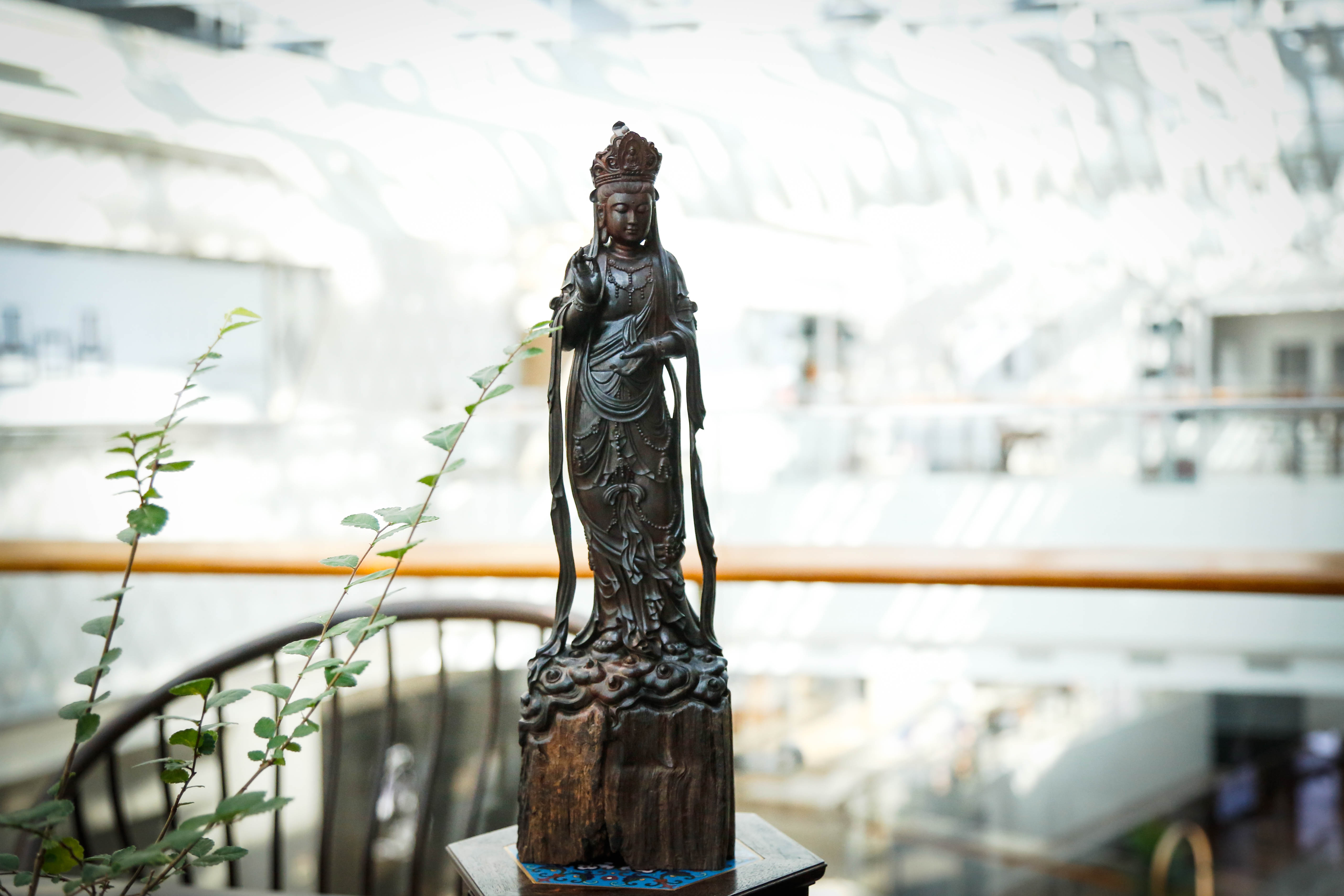 「小叶紫檀」脚踩祥云柳枝观音