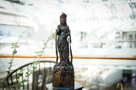 「小叶紫檀」脚踩祥云柳枝观音