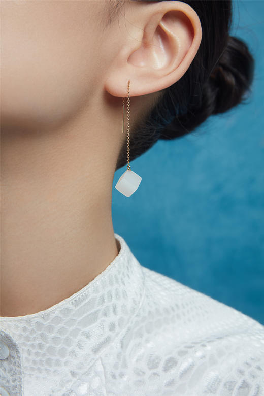 Qinny |璀璨之星｜18K金和田玉极简现代几何正方体耳线耳钉 商品图3
