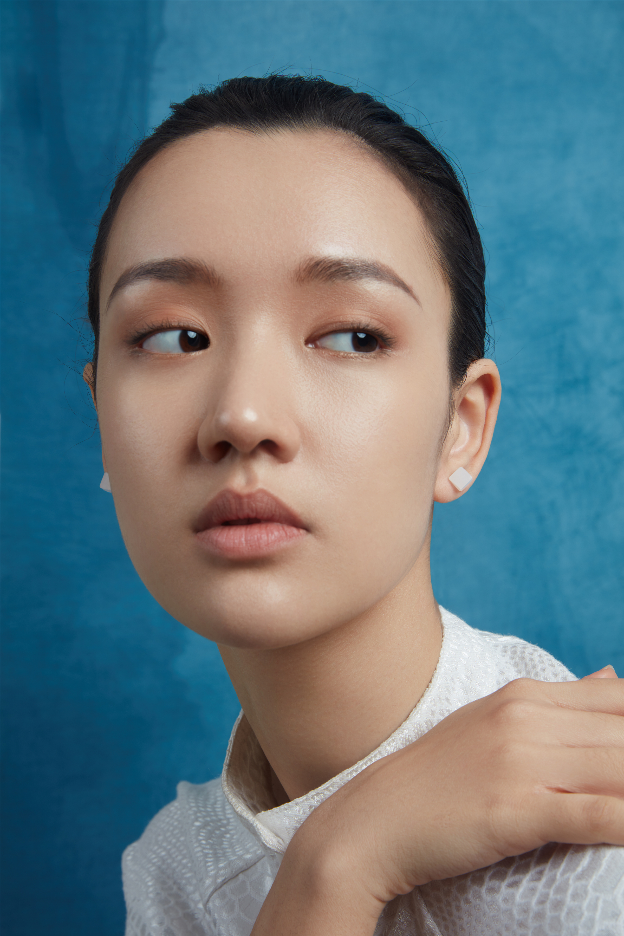 Qinny |璀璨之星｜18K金和田玉极简现代几何正方体耳线耳钉